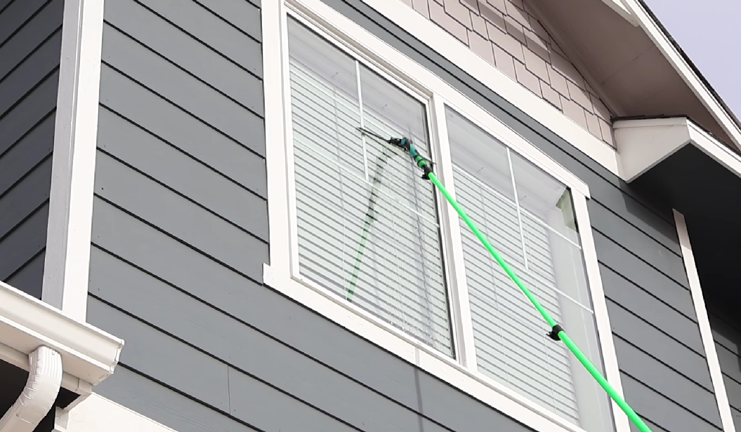 Korkeiden ikkunoiden pesu ammattilaisilta